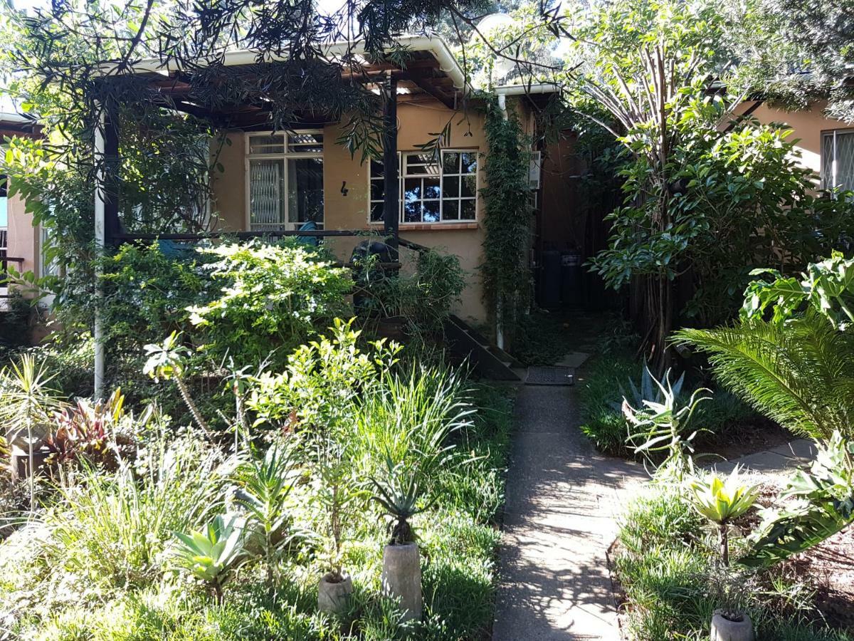 Veki'S Village Cottages Mbabane Exteriör bild